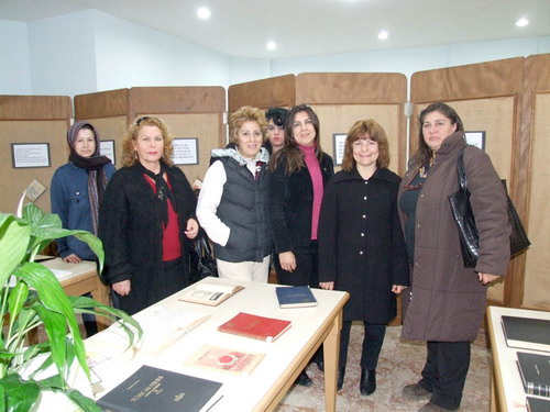 AK PARTİ KADIN KOLLARI KAMİL DÜRÜST’ÜN SERGİSİNİ ZİYARET ETTİ
