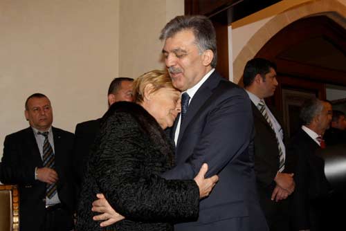 Denktaş uğurlanıyor