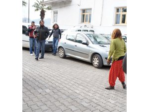 Kadın dilenciler Marmaris’te ortalığı birbirine kattı