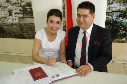 Sevgililer Günü’nde nikah masasına oturdular