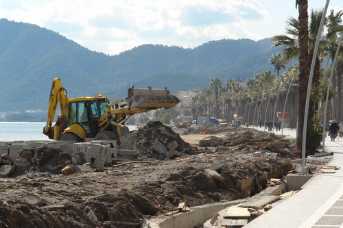 SAHİLDE  BAHAR TELAŞI