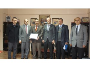 İSPİRLİ’yi makamında ziyaret ederek, teşekkür belgesi sundular