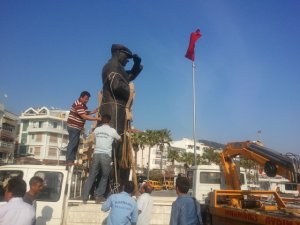 Atatürk Anıtı, yeni kaidesine yerleştirilecek.