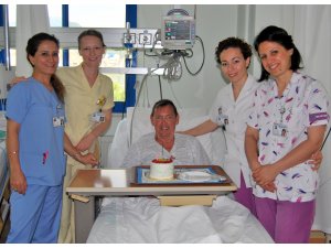 İngiliz Turiste Yeniden Hayata Döndüğü Hastanede Doğumgünü Süprizi