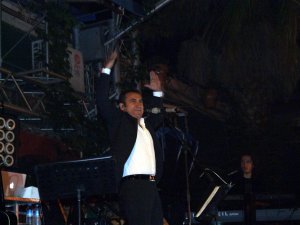 Ferhat Göçer, Marmaris’te 4 bin kişiyi coşturdu