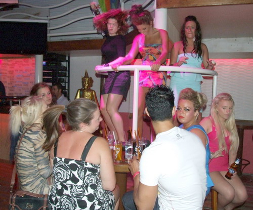 Güvenli, sınırsız eğlencenin adresi Barlar Sokağı