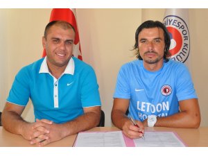 Kaleci Ozan Yuvaya Döndü