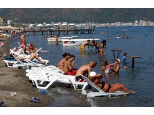 Plaj ve diskolar yabancı turistlere kaldı