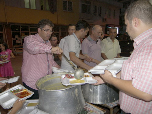 AK PARTİ’DEN ORTACA’DA 3 BİN KİŞİLİK SOKAK İFTARI