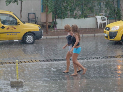 Marmaris yarım saat yağmur şoku yaşadı