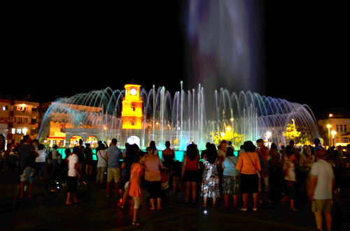 GENÇLİK MEYDANI YENİ ŞOVLARA HAZIRLANIYOR