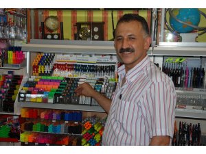 Okula başlayacak olan çocuğunuzun kırtasiye malzemesini kırtasiyeciden alın