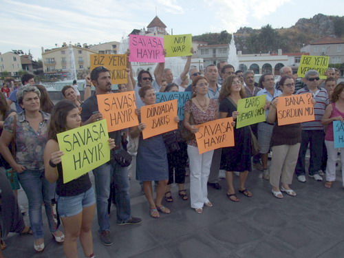 Marmaris’te savaşa hayır protestosu