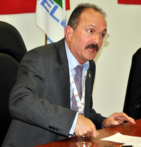 Saatcı, "Ben Elleri Ayakları Bağlı  Belediye Başkanlığı Yapmam"