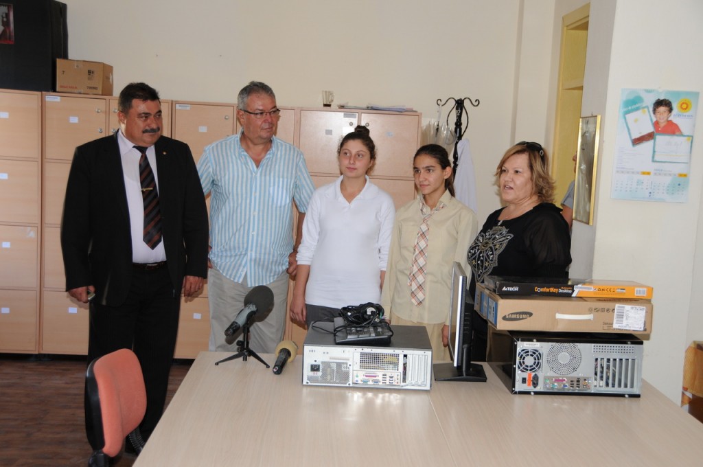 ARDER den Başarılı Öğrencilere Bilgisayar