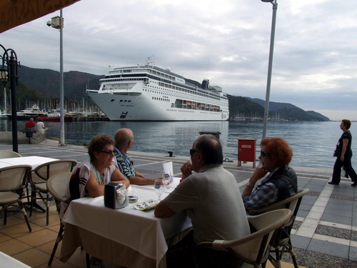 Marmaris’e denizden zengin 3 bin 225 turist bereketi