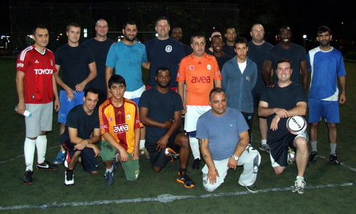 Marmaris esnafı ile ABD askerleri dostluk maçı düzenledi