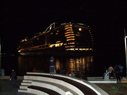 ‘İlahi güzellik’ 4 bin 500 turistle Marmaris’e demir attı