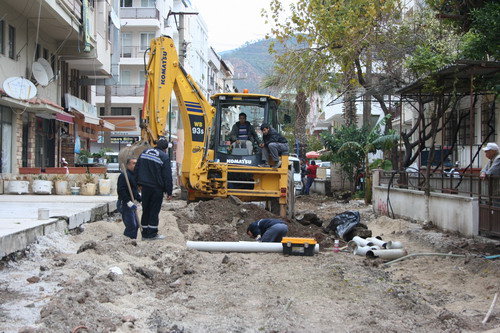 Marmaris Sokak ve caddeleri şantiyeye döndü