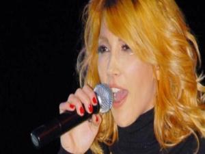 Hande Yener'in babası Erol Özyener, Marmaris'te vefat etti.