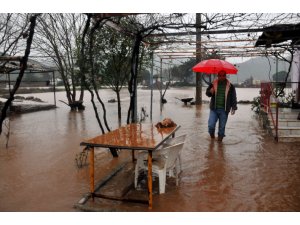 Bölgemizde yılbaşı kutlamalarına şiddetli yağmur engeli;