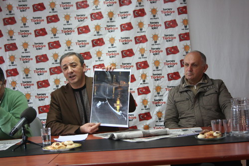 Olumsuzluklarını gizlemek için bizi suçluyorlar