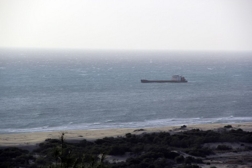 Patara'da Yük Gemisi Karaya Oturdu