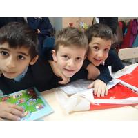 Karnesinde zayıfı olan çocuğa kızmayın