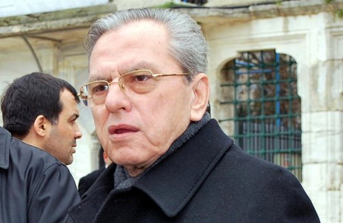 Necdet Menzir vefat etti