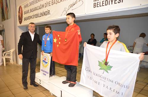 “Şampiyon Kulaçlar”da Ege Üniversitesi şampiyon oldu