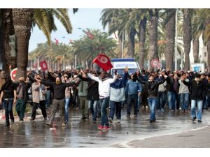 Tunus'taki gösterilerde bir polis öldü 