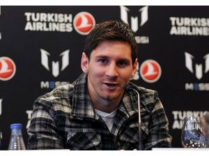 Messi 2 yıl daha Barcelona'da