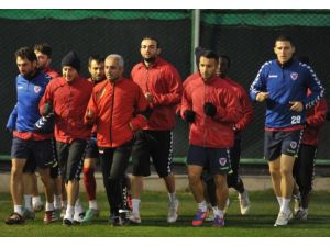 Sahasında galibiyet peşinde