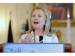 Clinton ABD'nin en popüler siyasetçisi