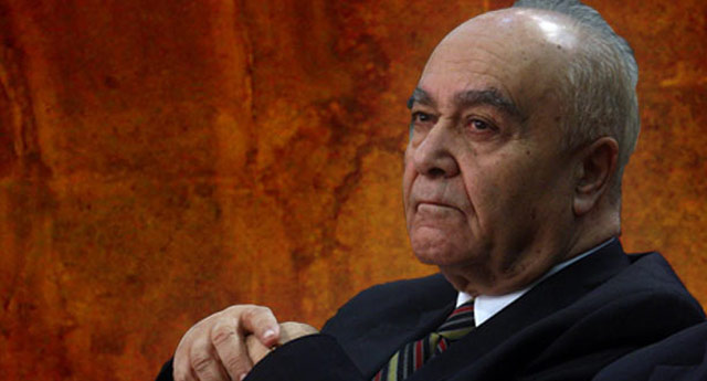 Didim'de anayasa paneli     -Eski Adalet Bakanı Seyfi Oktay:     "Anayasa, toplumun uygarlık yolundaki pusuladır"     -"Eğer biz demokrasiyi tercih ediyorsak, demokrasinin      olmazsa olmaz kurallarını b