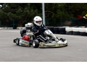 Gözler go-kart pistlerinde