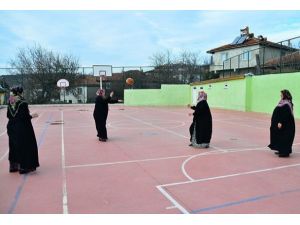Köylü kadınların spor tutkusu