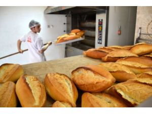 Bir yılda 2,1 milyar ekmek çöpe atılıyor