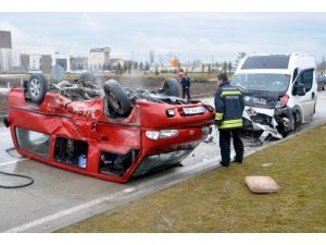 Öğrenci servisi ile minibüs çarpıştı