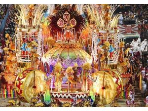 Karnaval aracı alev aldı: 4 ölü