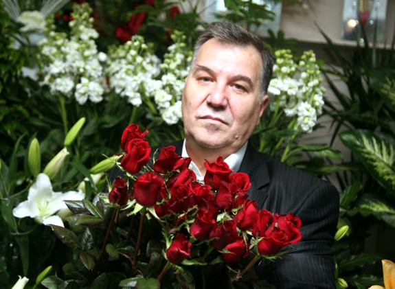 Sevgililer Günü, Türkiye'yi gül ihracatçısı yaptı     -Geçen yıl Sevgililer Günü'nde kırmızı gül ithal etmek      zorunda kalan Türkiye, bu yıl ilk kez kırmızı gül      ihracatçısı oldu     -Yunanistan, Bulgaristan