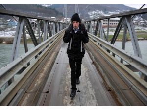Bosna'nın "genç kahramanına" yardım yağdı
