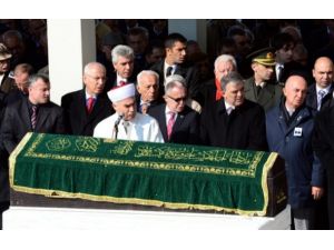 Gül cenaze törenine katıldı 