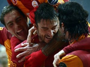 Galatasaray'dan AA foto muhabirine ödül