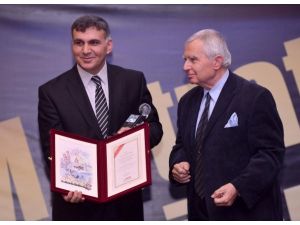 AA Genel Müdürü Öztürk'e TASAM'dan ödül
