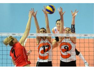 Vakıfbank Dörtlü Final'de