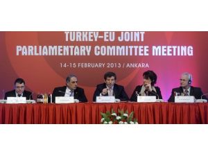 Davutoğlu'ndan "Suriye'de diyalog" yorumu 
