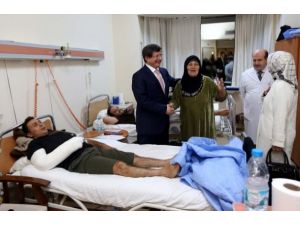 Davutoğlu, Iraklı Türkmenleri ziyaret etti