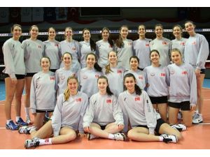 Yıldız Kızlar Belçika'da parladı