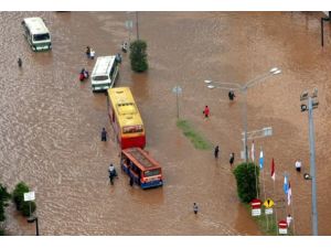 Endonezya'da sel: 15 ölü